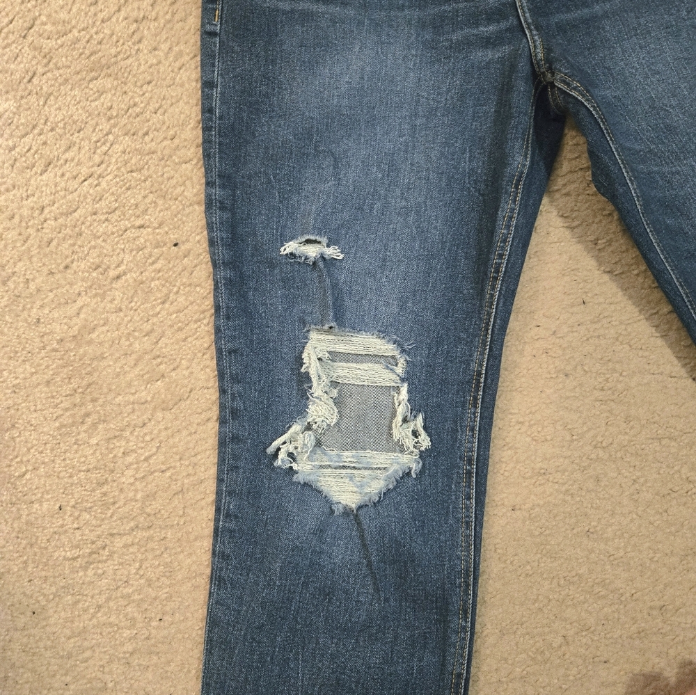 Old Navy Relaxed Distressed Jeans Size 12 - Picture 5 of 5